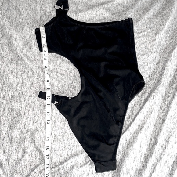 Kendall & Kylie black cutout bathing suit size S - Picture 10 of 10
